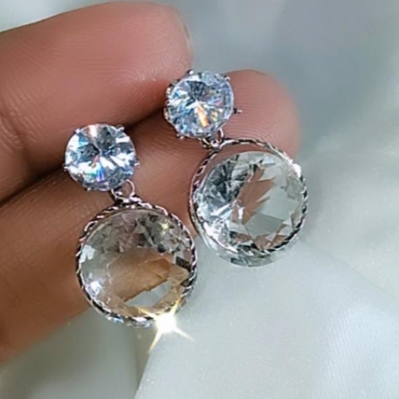 Jewelry - Beautiful Stoned earrings for Her♥️